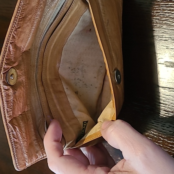 Genuine EEL wallet Made in Korea tan incredibly soft in good preloved condition - Picture 7 of 13